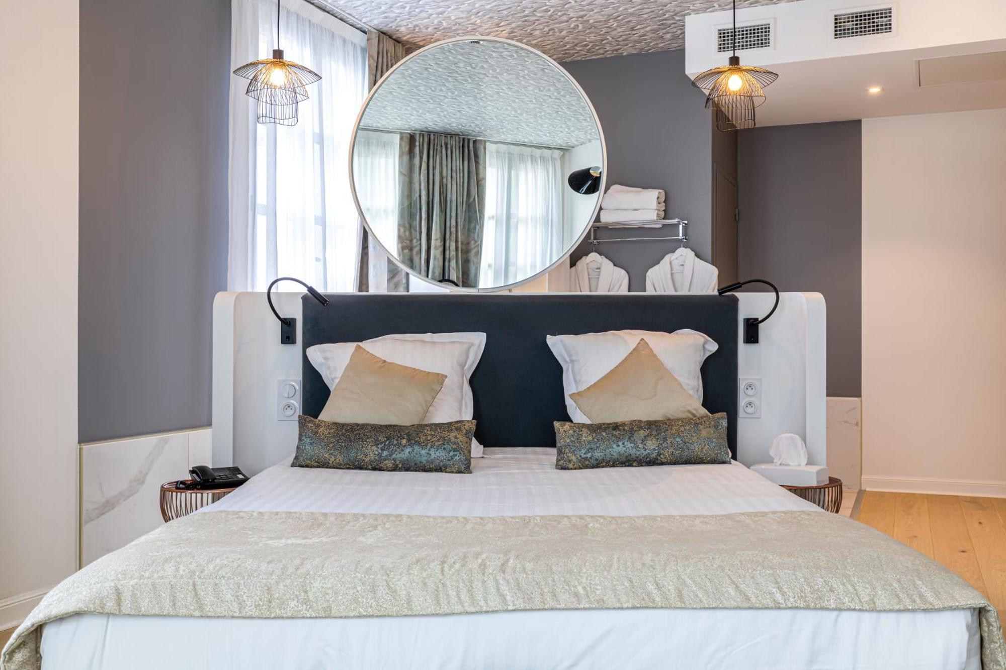 Hotel Le Saint Gelais อองกูแลม ภายนอก รูปภาพ